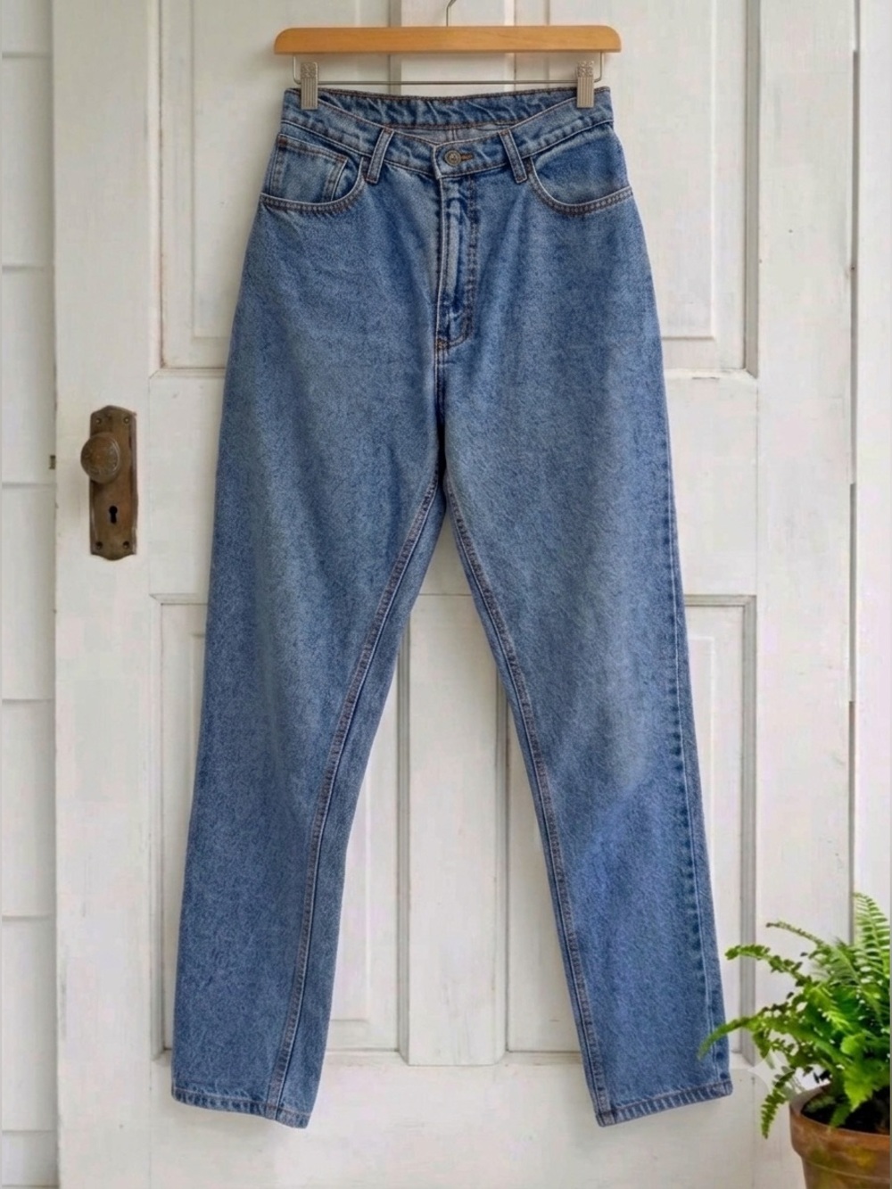 Vintage Jordache  High-Waist straight-leg 90’s Blue Jeans 27” x 31”